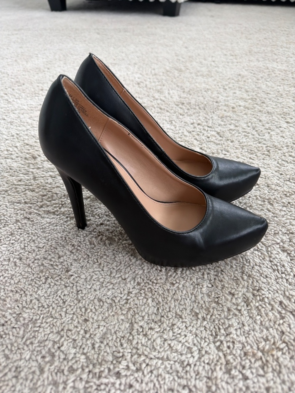 BCBGeneration black leather platform heels size 6 - Picture 3 of 3